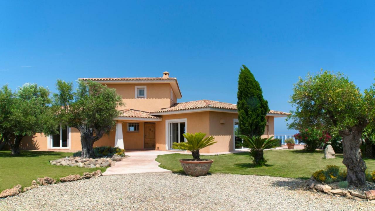 Luxueuse villa 6 chambres avec piscine chauffée , vue mer , plage 3 mn Sari-Solenzara Extérieur photo