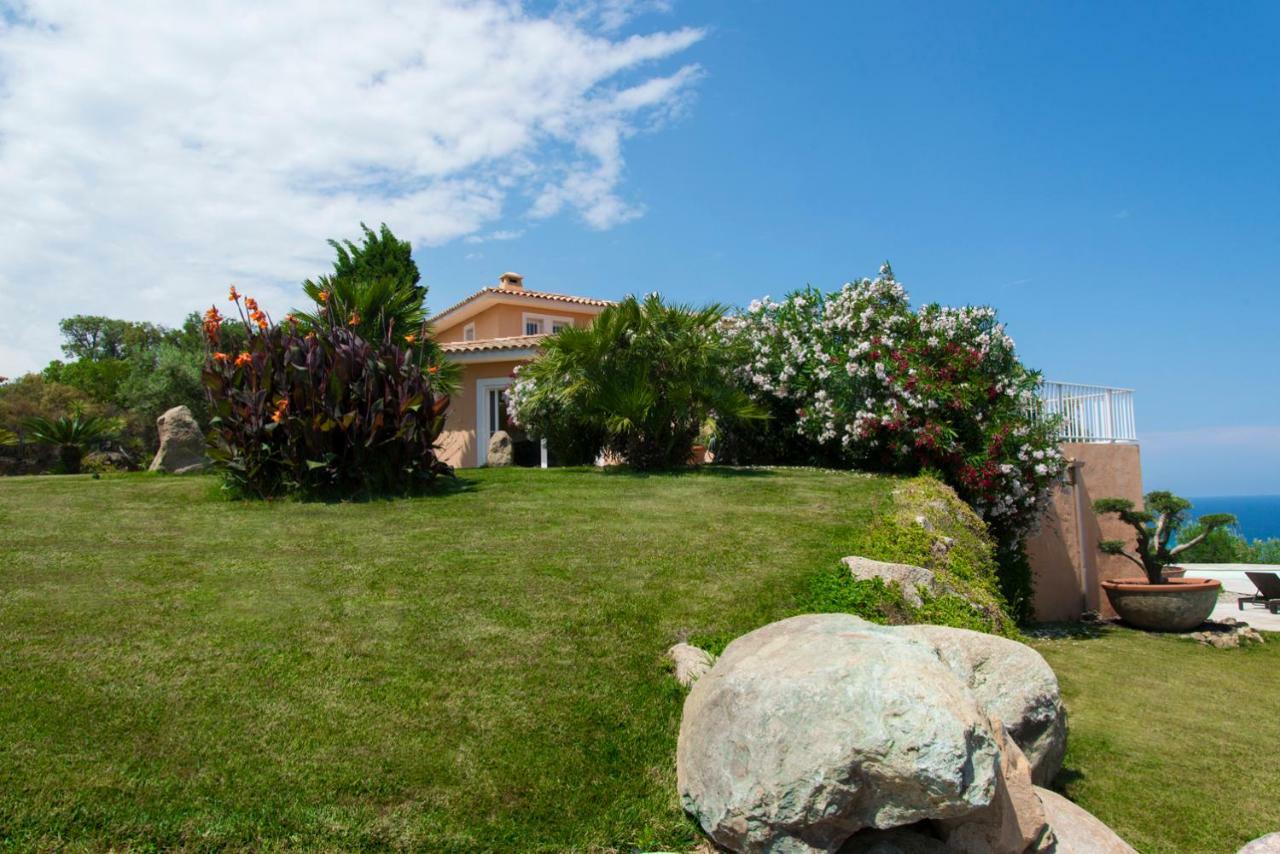Luxueuse villa 6 chambres avec piscine chauffée , vue mer , plage 3 mn Sari-Solenzara Extérieur photo